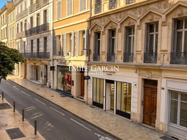 À vendre - Appartement à réinventer de136 m² avec extérieur - Centre ville - Montgrand - 13006
