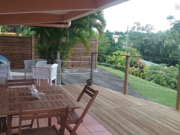 Location F2 meublé bas de villa LA MEYNARD, Fort de France