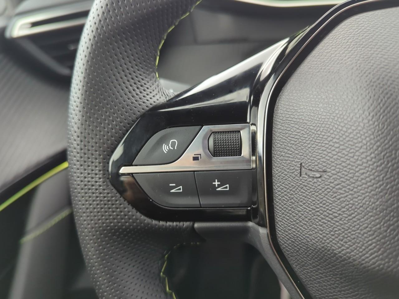 Peugeot 208 puretech 100 s&s bvm6 gt — photo 19