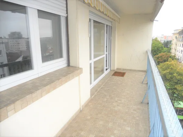 Appartement 4 pièces 77 m² avec loggia cave et garage à vendre à METZ SABLON