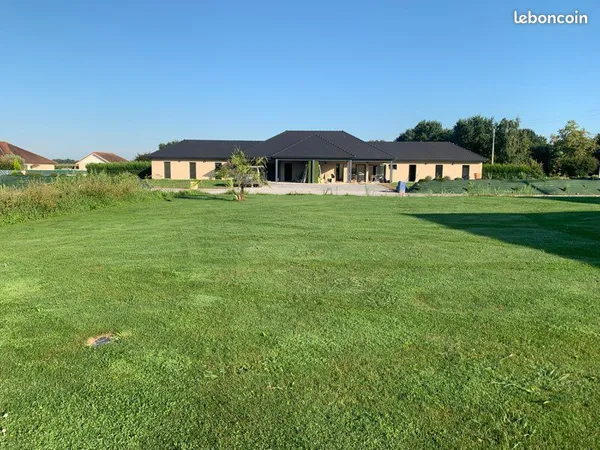 A louer maison meublée en bas de Buros