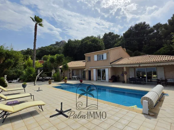 Maison de plain-pied 6 pièces 230 m²
