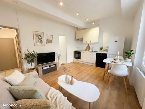 T2 MEUBLÉ RÉNOVÉ - 31 m² - AURIOL - 690 CC