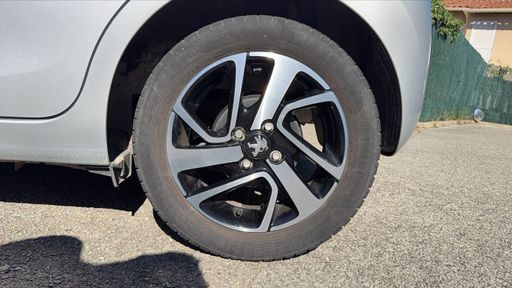 Peugeot 108 1.2 PureTech 82 - Allure – 2017 – 44403 km – Essence – Boîte Manuelle — photo 27