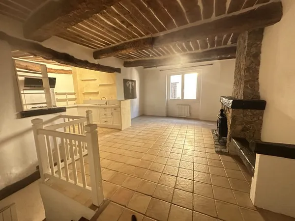 Le Val - Maison de village de type 3 - En Impasse.