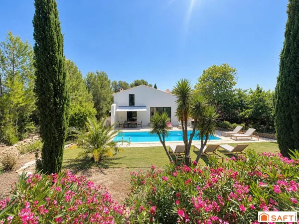 LA CADIÈRE-D'AZUR - SUPERBE MAISON DE PLAIN-PIED AVEC PISCINE ET FORT POTENTIEL
