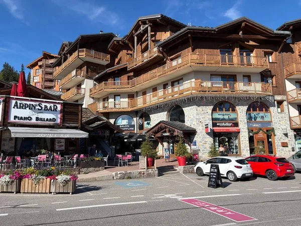 Local commercial 128 m²
