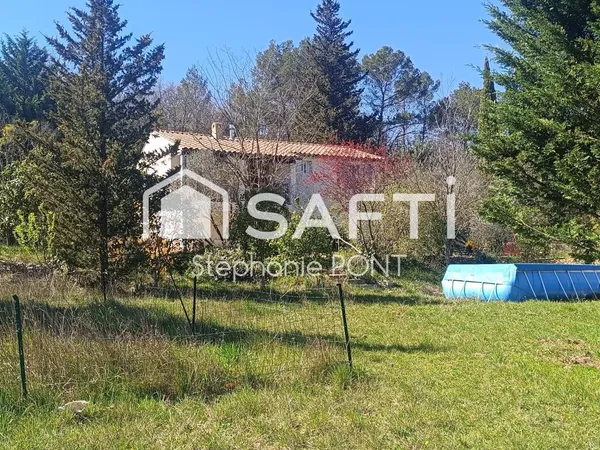 Villa dans un cadre champêtre sur 8000 m² de terrain