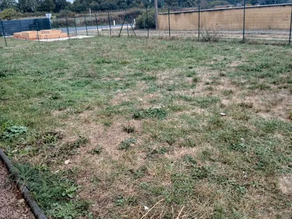 Camping chez l'habitant avec PISCINE à 25 min du circuit