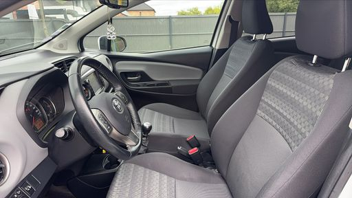 Toyota Yaris 1.3 VVT-i 100 - Dynamic Business – 2017 – 139738 km – Essence – Boîte Manuelle — photo 14