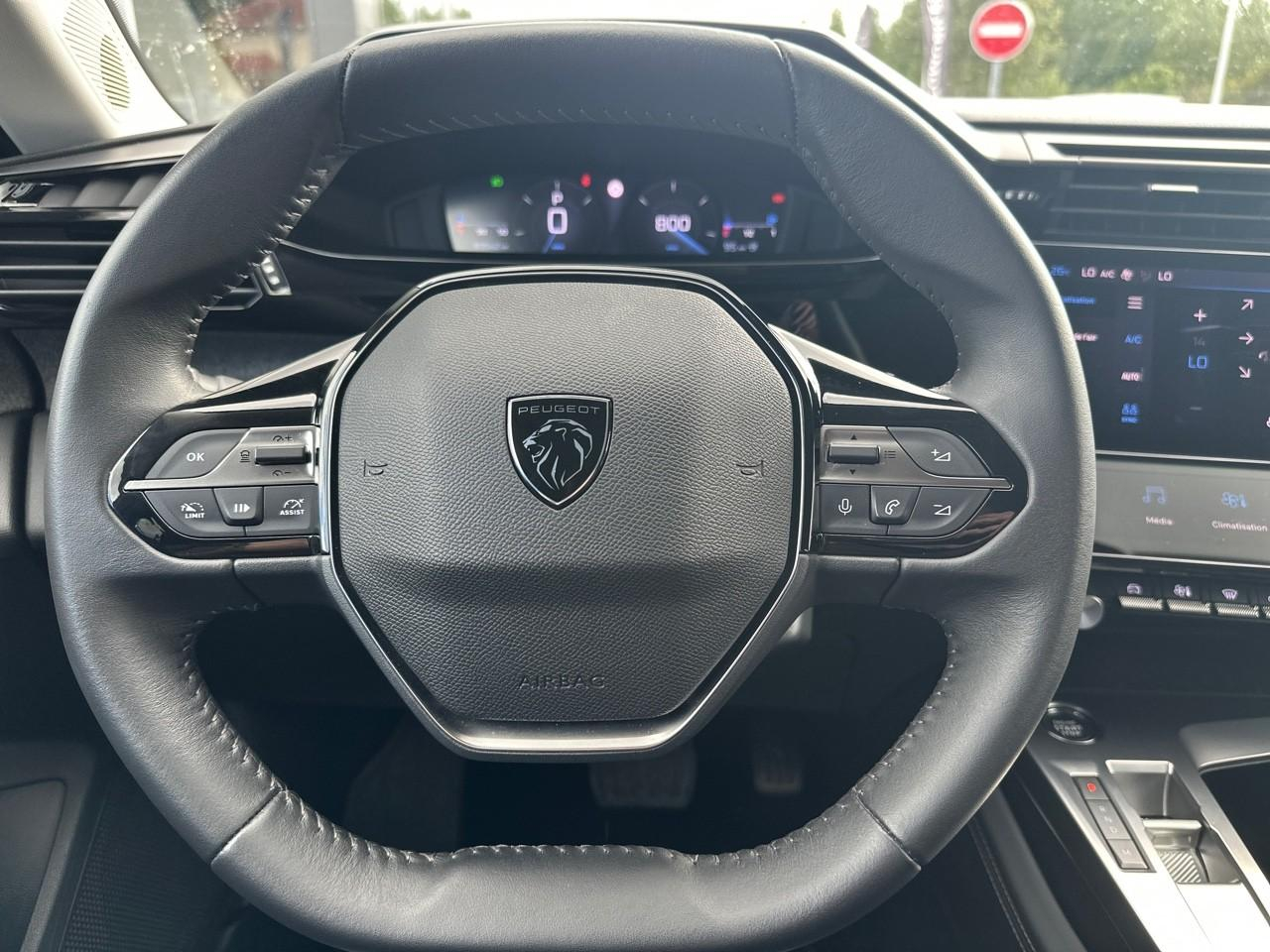 Peugeot 308 1.2 puretech 130ch s&s allure pack — photo 17