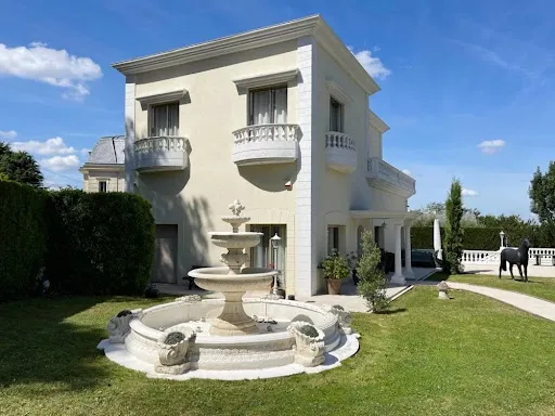 Maison 8 pièces 240 m²