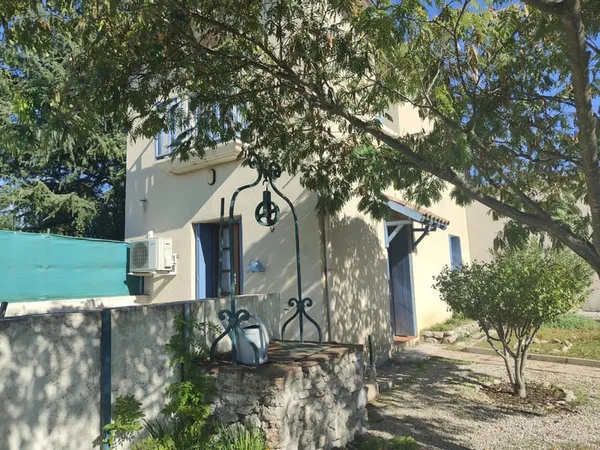 Maison de village, Laroque