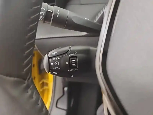 Peugeot 208 puretech 75 s&amp;s bvm5 — photo 25