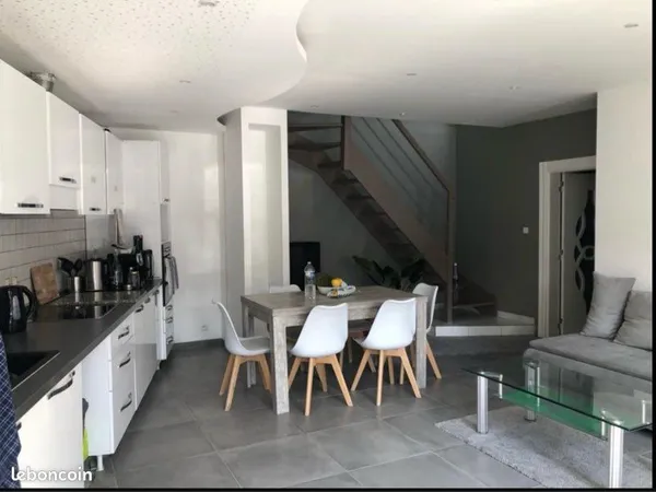 Chambre meublée