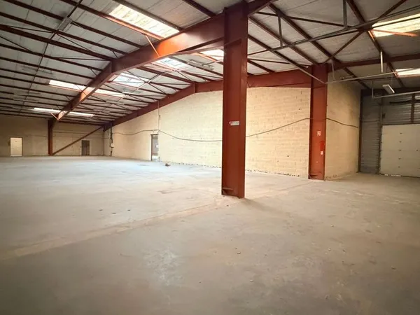 Local d'activité 1 600 m² - brignoles / zone nicopolis