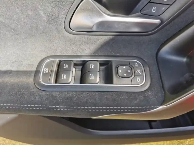 Mercedes Classe A 200 compacte amgline 163 ch 7g — photo 13