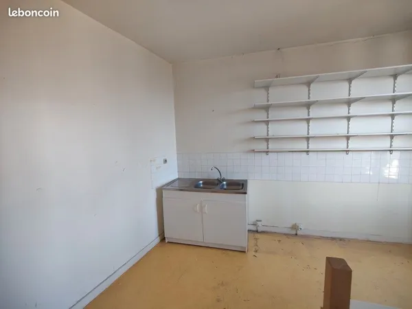 Appartement a refaire entierement superbe vue quartier montaud