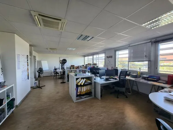 À LOUER - BUREAUX 51 m² - CASTRIES