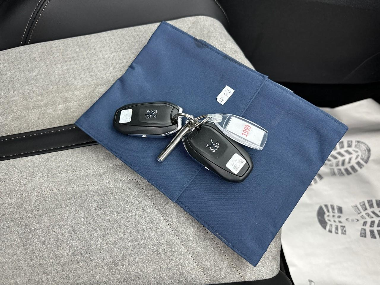 Peugeot 3008 hybrid4 300 e-eat8 gt — photo 33