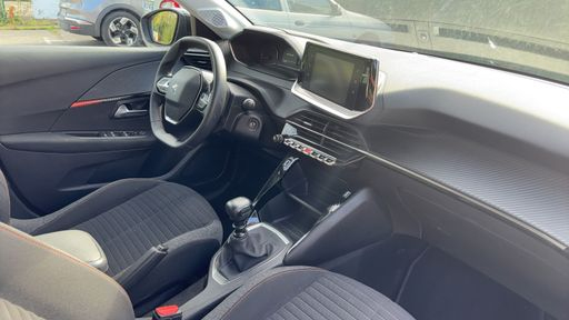Peugeot 208 1.2 Puretech 100 - Allure – 2022 – 26185 km – Essence – Boîte Manuelle — photo 15