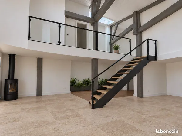 Loft entièrement rénové à 50 mètres du port