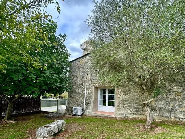 Jolie maison en pierre entièrement rénovée