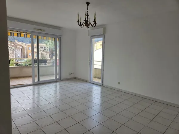 Appartement de 2003, 3 chambres, ascenseur, terrasse