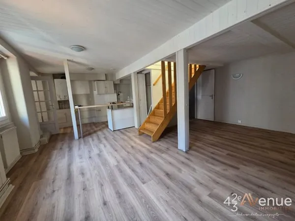 Appartement duplex - Rue de Lodi sur cour, à Saint-Étienne centre ville