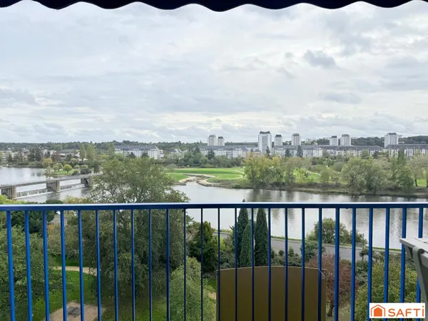 Appartement lumineux avec vue exceptionnelle sur le Cher et la ville de Tours