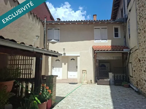 Elégante maison de ville , au coeur de Maurs , jolie cité Cantalienne !