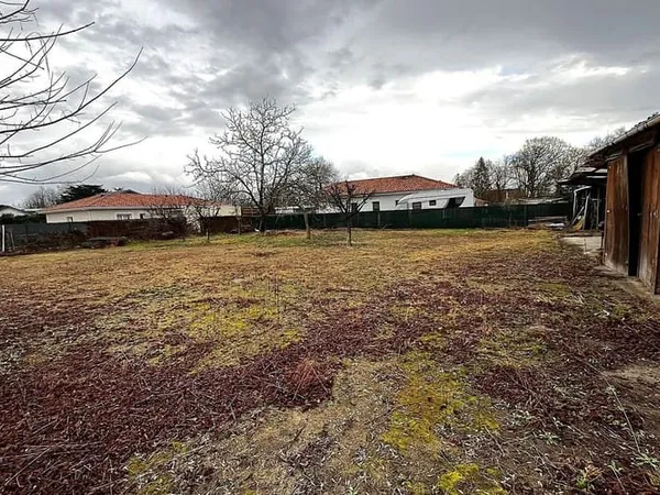 Terrain 1040 m²