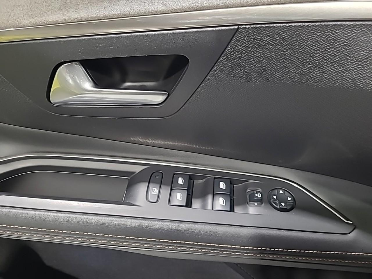 Peugeot 3008 hybrid4 300 e-eat8 gt — photo 27