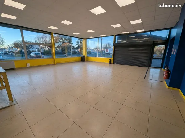 Local Commercial belle visibilité 150M2 Zone Buxerioux Coubertin