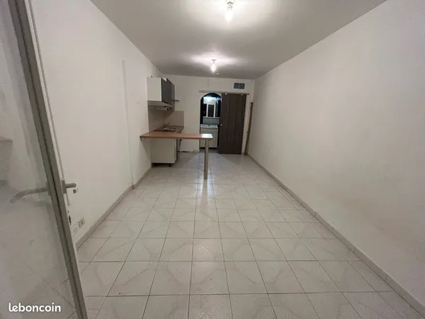 Loue studio 20m2 refait à neuf