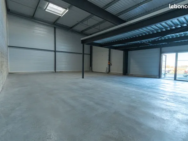 Local 189 m² Campbon