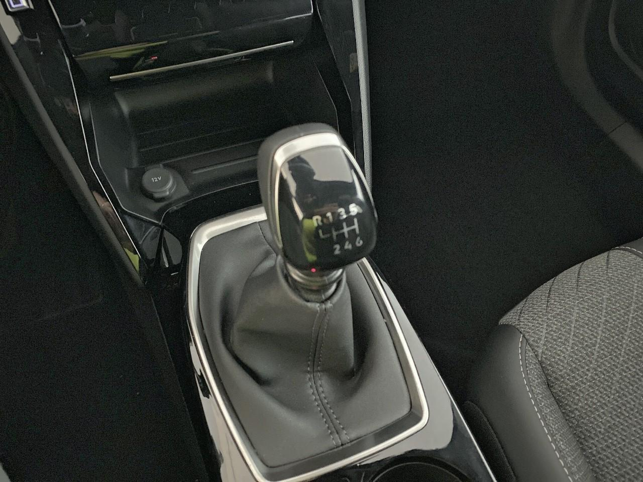 Peugeot 2008 100 s&s bvm6 allure — photo 17