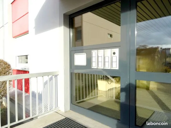 Jusqu'à 9,9 % de rentabilité brute - Colocation meublée + parking