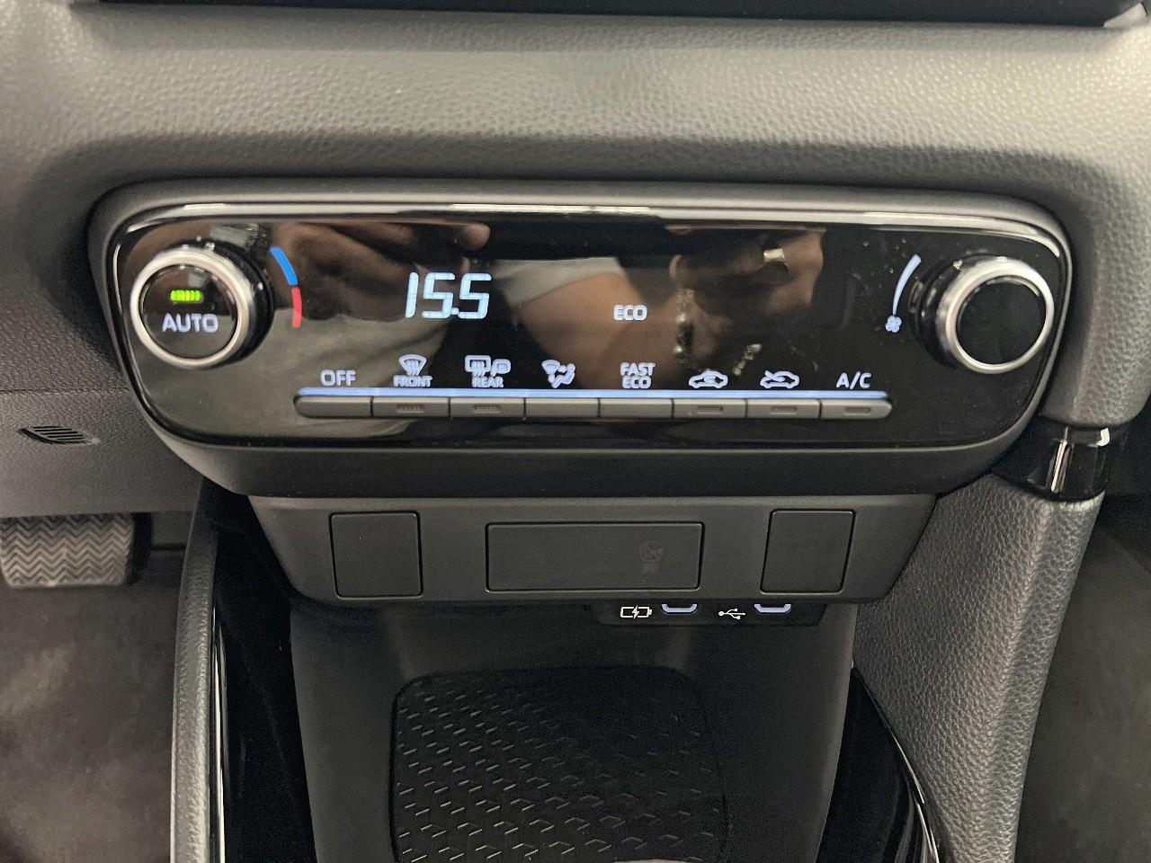 Toyota Yaris hybride 130h collection — photo 23