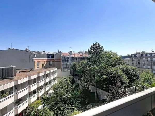 Studio lumineux avec balcon - Hyper-centre Reims