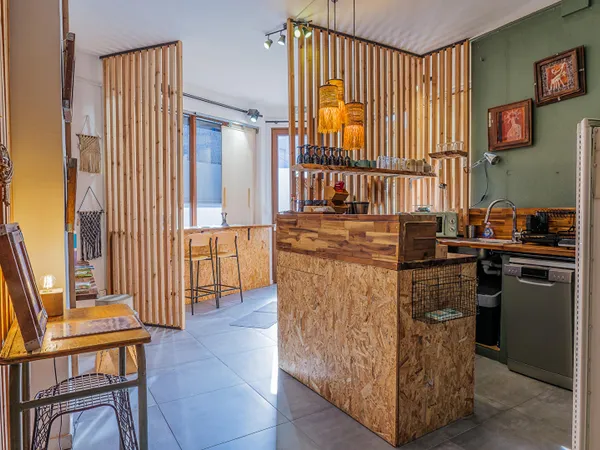 Local commercial réhabilité en loft atypique au coeur de la ville