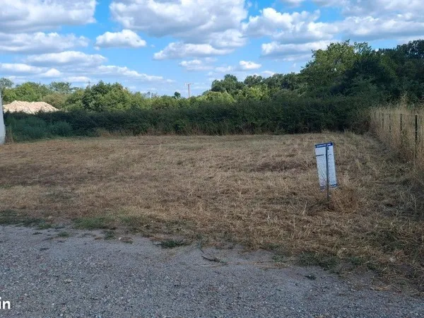 TERRAIN 717 m²