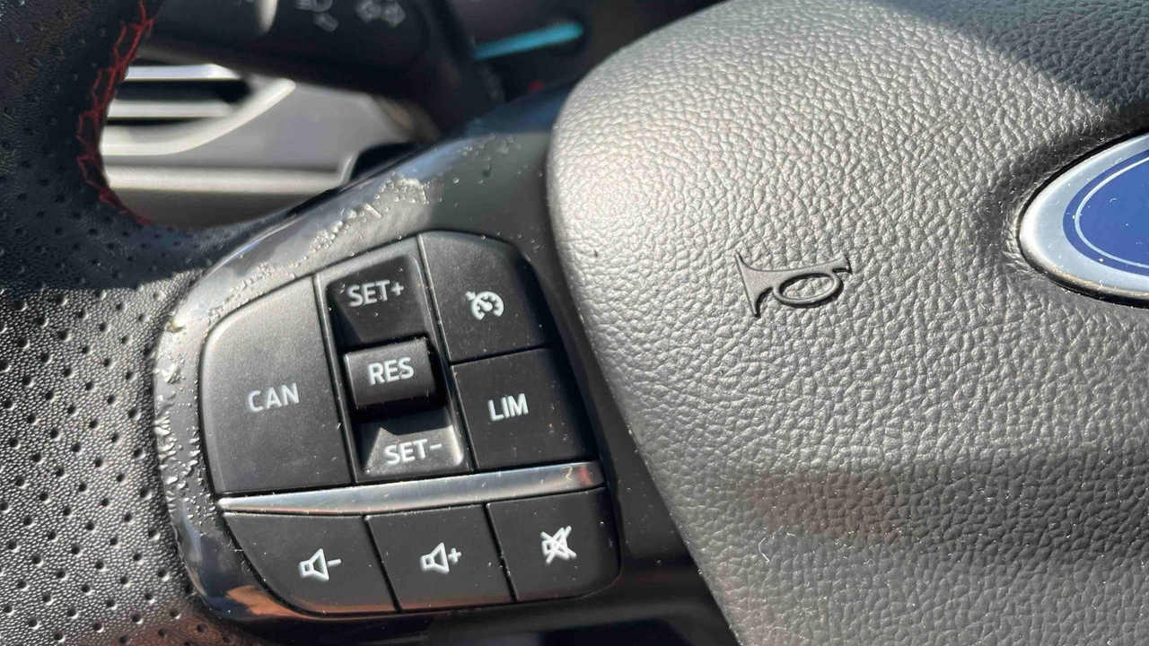 Ford Focus SW 1.0 EcoBoost 155 S&amp;S mHEV Powershift — photo 18