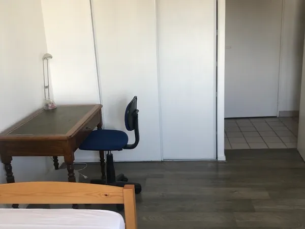 Loue chambre dans appartement