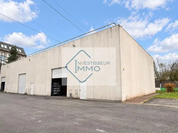 Local d'activité 900 m²