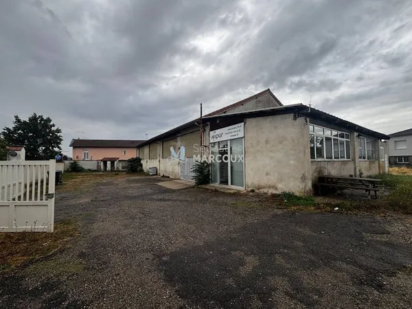 Local d’activité et entrepôt Location Savigneux 1580€