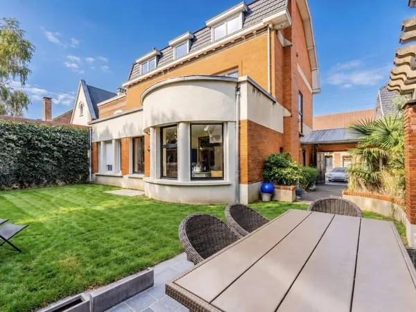 Maison 9 pièces 320 m²