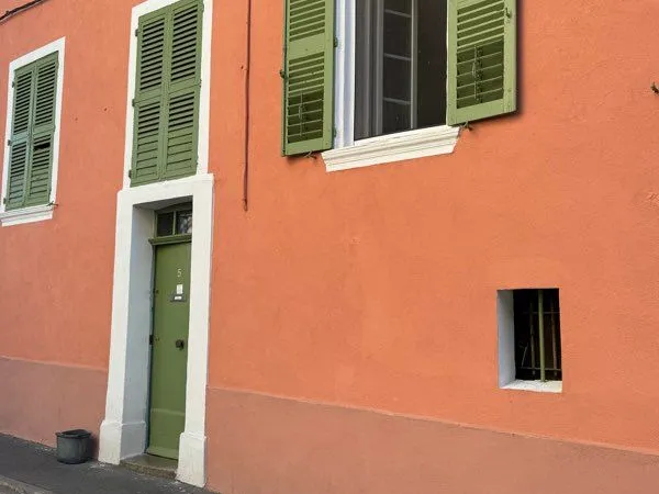 Location nue t2 duplex jardin et cabanon