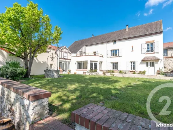 Maison 10 pièces 242 m²