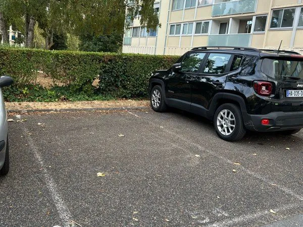 Place de parking 5mn à pied de la gare de Savigny